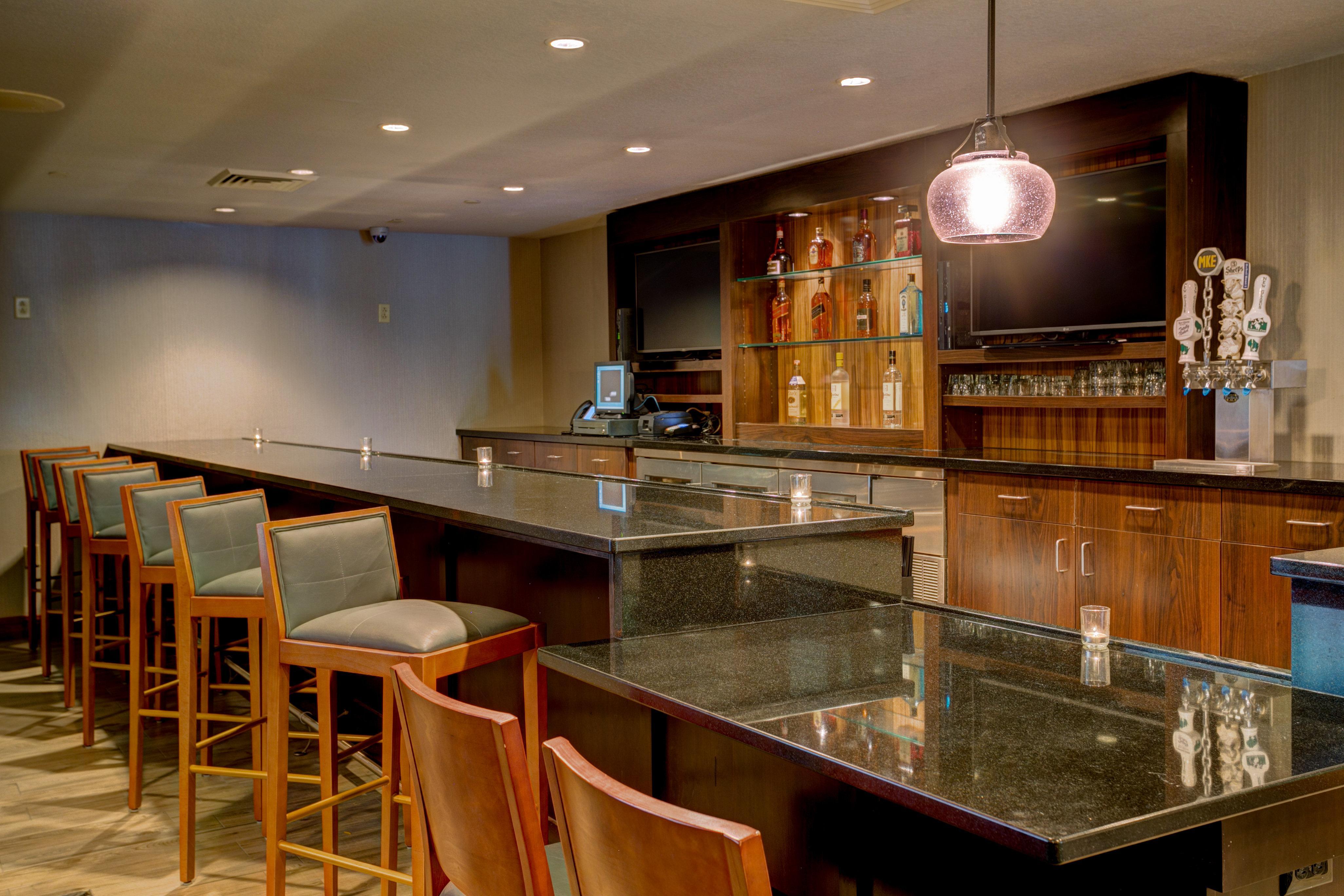 Holiday Inn Milwaukee Airport By Ihg Bagian luar foto