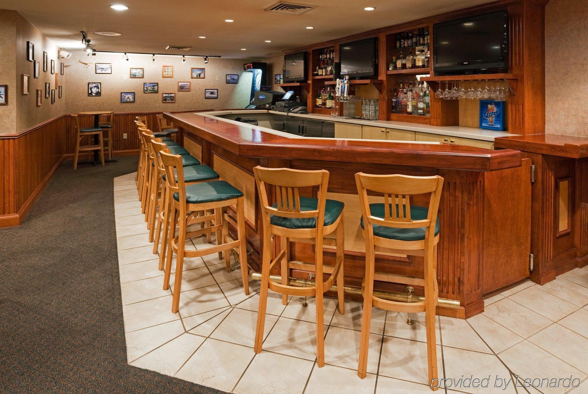 Holiday Inn Milwaukee Airport By Ihg Bagian luar foto