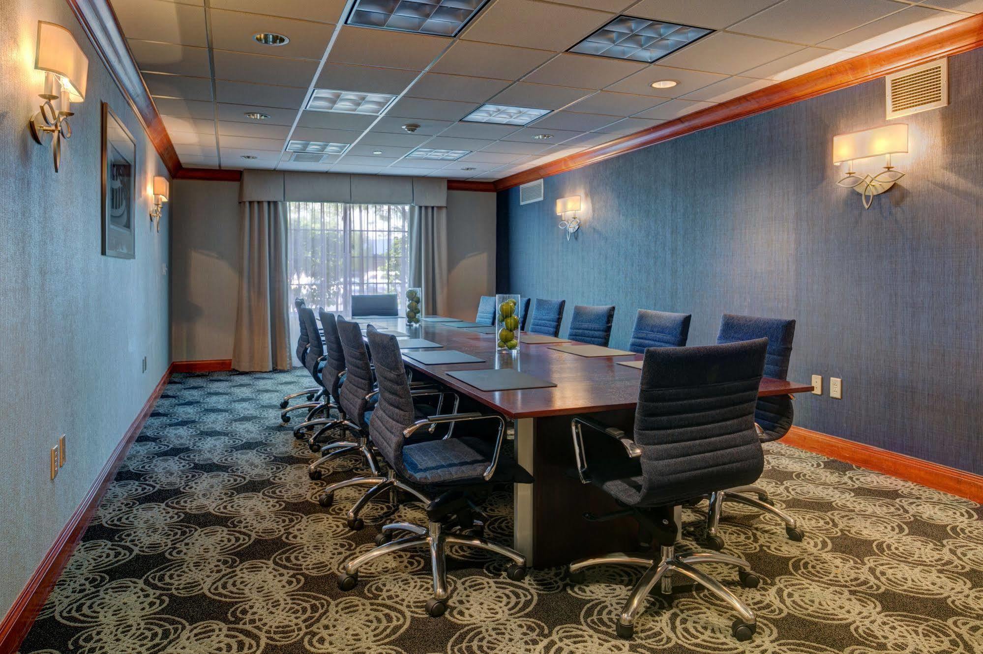 Holiday Inn Milwaukee Airport By Ihg Bagian luar foto