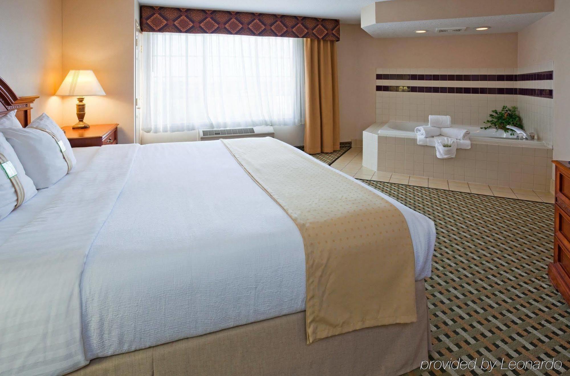 Holiday Inn Milwaukee Airport By Ihg Bagian luar foto